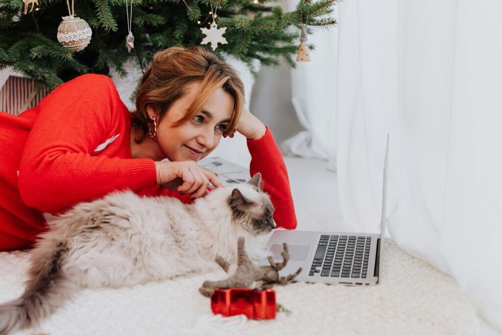 Top Holiday Movies to Watch with Your Pet: The Ultimate Cozy Guide for Pet Parents